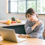 肩こりの女性
